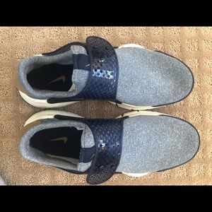 Nike Navy Tennis Shoes Size 10